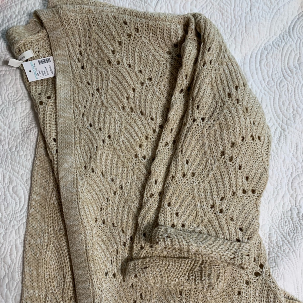 Light weight 3/4 sleeve sweater